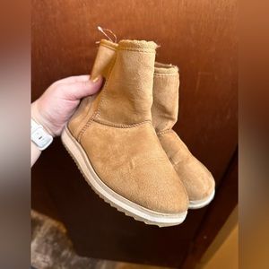 Youth Tan suede faux fur lined boots size 1